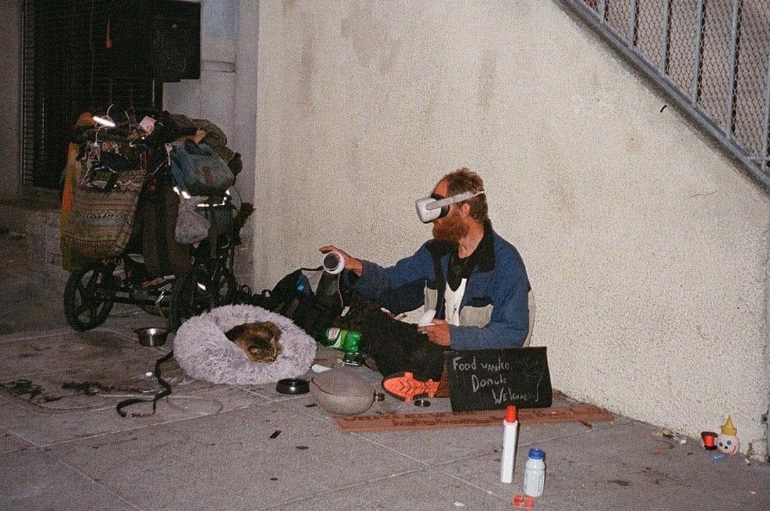 person_using_vr_headset
